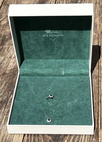 Parure collier   bague avec �meraude