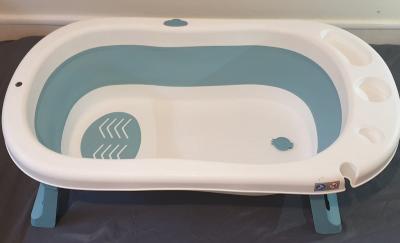 Baignoire b�b� pliable   blanche et bleue   pratique et compacte Vend baignoire