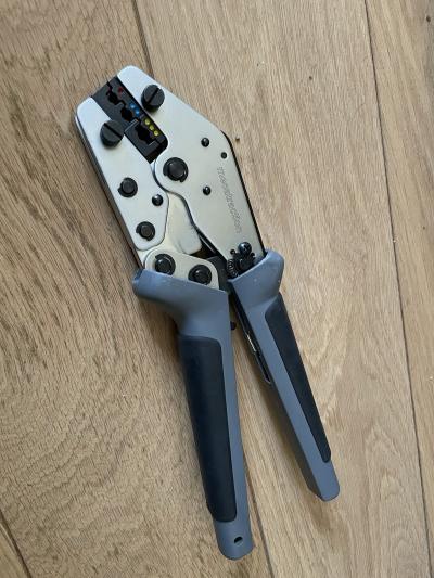 Outil de sertissage MECATRACTION CT0346 pour Bornes isol�es