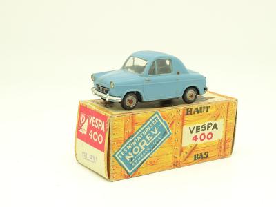Norev Plastique 1-43   Vespa 400 Bleue