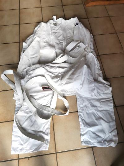 kimono de judo , veste ,pantalon , ceintures , combat , sport
