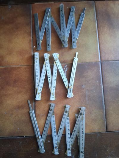 M�tres pliants de bouliste avec tirette pour mesure de pr�cision en aluminium.