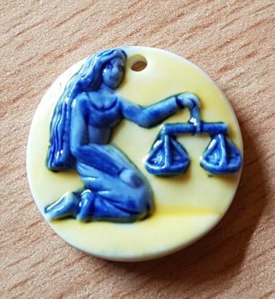 F�ve plate   Pendentif du signe de la Balance  .....  (Ref. 4483)