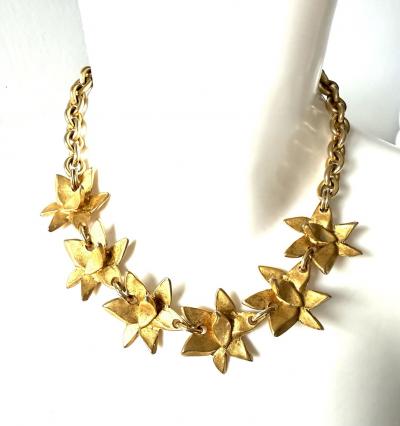 collier Fleur M�tal Dor� Couture Ancien vintage jewelry necklace Bijoux