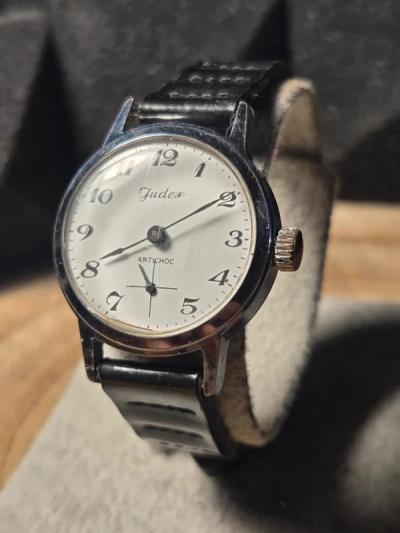 Montre vintage Judex m�canique antichoc petite seconde 26 mm fonctionne