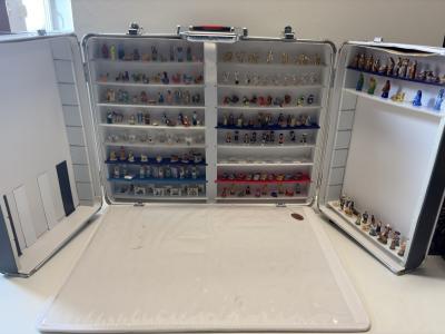 Lot de 19 s�ries de f�ves (valise comprise)