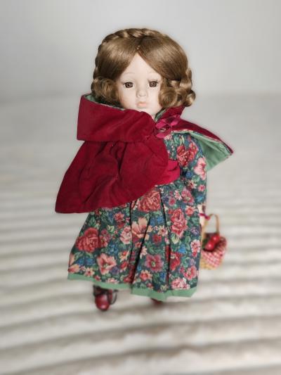 Poup�e 6   Poup�e de collection 41 cm   T�te en porcelaine   Style chaperon r