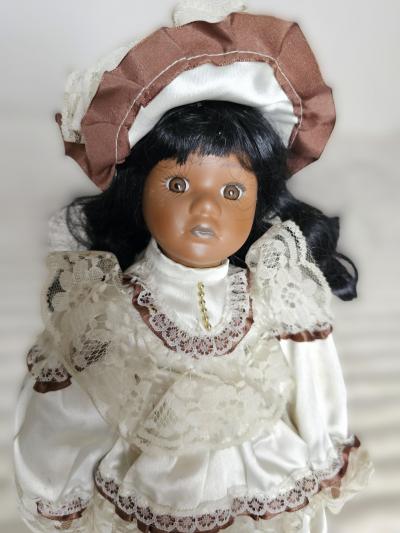 Poup�e 2   Poup�e de collection 40 cm   T�te en porcelaine   Tenue dentelle