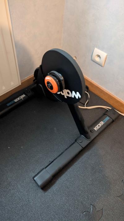 Wahoo KICKR CORE 2 avec Zwift Cog et Click   Home Trainer connect�   Occasion