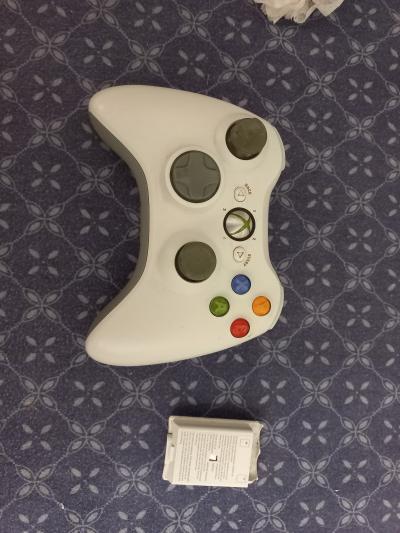 Deux Manettes Xbox 360 sans fil avec cache piles