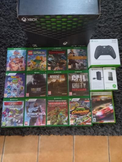 Console MICROSOFT Xbox Series X 1 To   12 jeux XBOX et un 360 et 3 accessoires