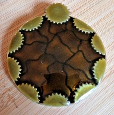 Pendentif fantaisie vintage rond vert olive noir style r�tro