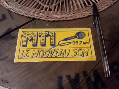 Ancien autocollant radio FM MT1 Le nouveau son