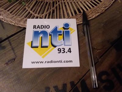 Ancien autocollant radio FM NTI