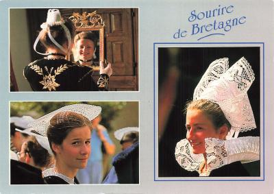 29 BRETAGNE JEUNES FILLES EN COSTUME