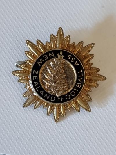 NEW ZEALAND FOOTBALL FEDERATION RARE OLD Football Badge Insigne Piedino
