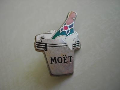 Pin's CHAMPAGNE MOET   Bouteille dans un seau   Non sign�