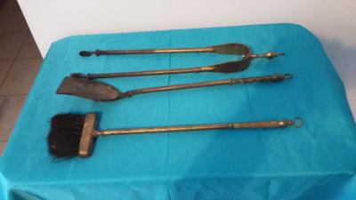 3 ANCIENS ACCESSOIRES DE CHEMINEE LAITON XX �me DESIGN VINTAGE DECORATION 44 CM