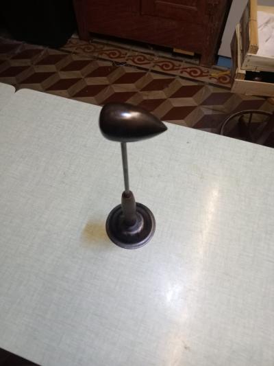 outil ancien -fer � coque- denteli�re-old tool