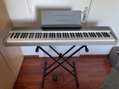 Piano Casio Privia PX 120 88 touches bon �tat vendu avec p�dale housse pupitre