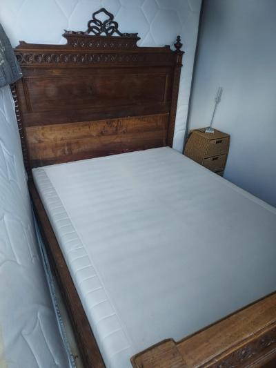 lit 140x200   matelas   sommier tapissier le tout sur mesure.