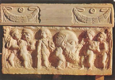 TUNISIE CARTHAGE SARCOPHAGE DECORE D ENFANTS S EFFRAYANT AVEC UN MASQUE DE