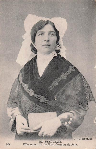 29 ILE DE BATZ COSTUME DE FETE