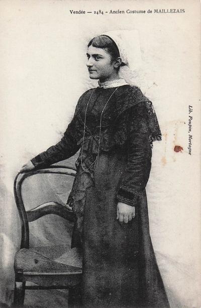 85 MAILLEZAIS ANCIEN COSTUME