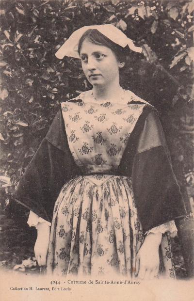 56 SAINTE ANNE D AURAY COSTUME TRADITIONNEL