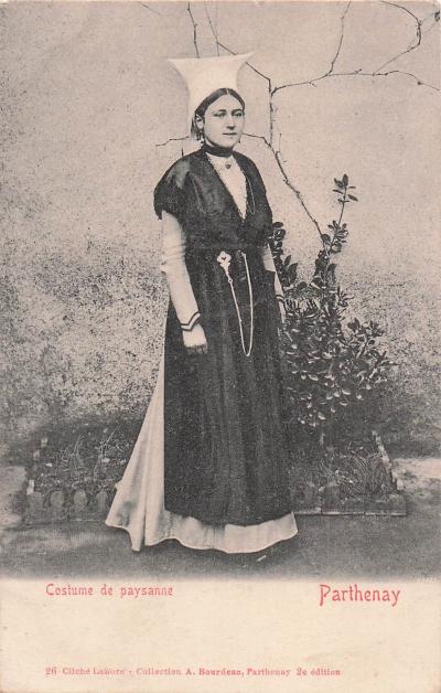 79 PARTHENAY COSTUME DE PAYSANNE