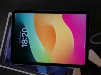Tablette Apple IPad Air 4�me G de 256GB A2316 (avec d�faut)