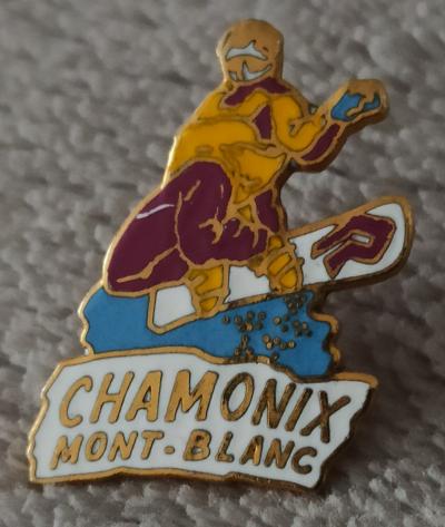 Pins Chamonix Mont Blanc. montagne ski