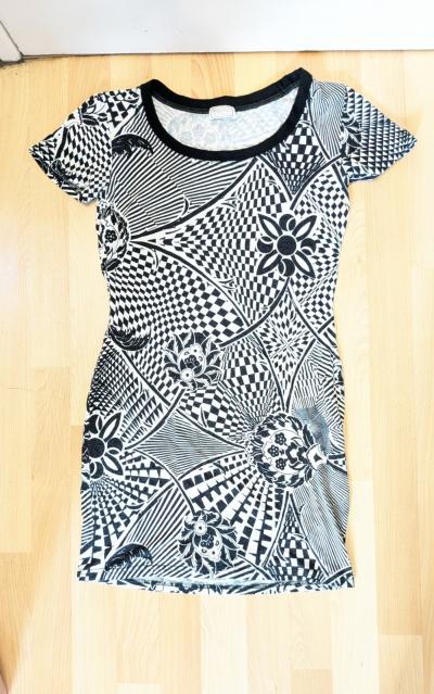 Robe teeshirt versus Versace imprim� graphique fleuri 44IT 38-40FR noir blanc...