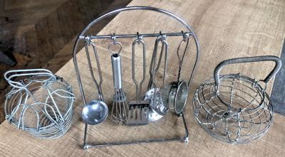 LOT d'ustensiles de cuisine poup�e - dinette en m�tal   TBE