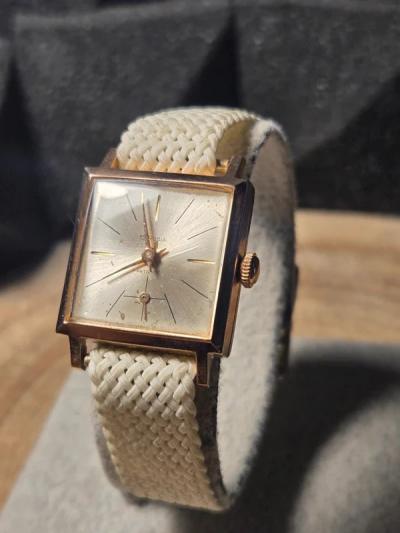 Montre Vintage Carr�e 15 Rubis Antichoc M�canique Plaqu� Or 22mm Fonctionne