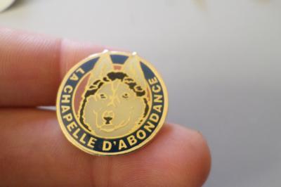 pins broche badge LA CHAPELLE D ABONDANCE chien husky montagne Haute Savoie alpe