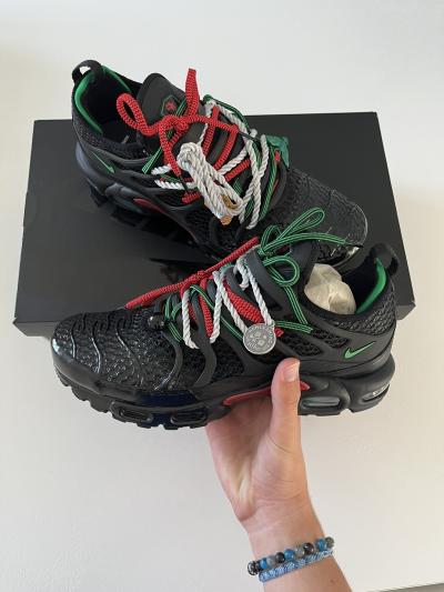 Nike Air Max Plus Homecoming Black  .