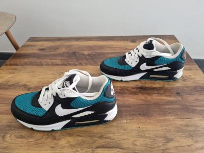 Air Max taille 42 (tr�s bon �tat)