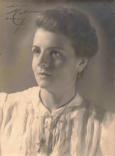 ANCIENNE PHOTOGRAPHIE PORTRAIT JEUNE FEMME STUDIO MATON  A BEZIERS