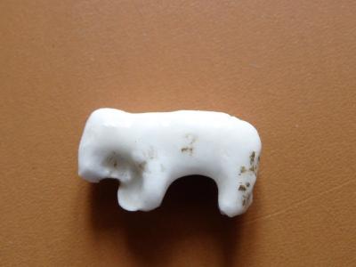 Ancienne f�ve en porcelaine (19350)