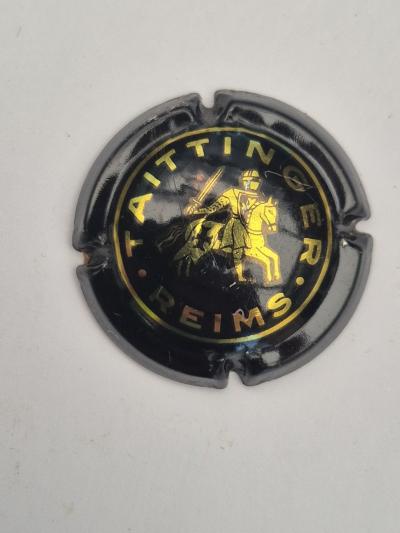 ANCIENNE CAPSULE DE CHAMPAGNE TAITTINGER TRAIT VERTICAUX DANS LE CASQUE. REF 29