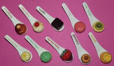 S�rie f�ve compl�te cuill�res gourmandes g�teau p�tisserie macaron chou cup cake