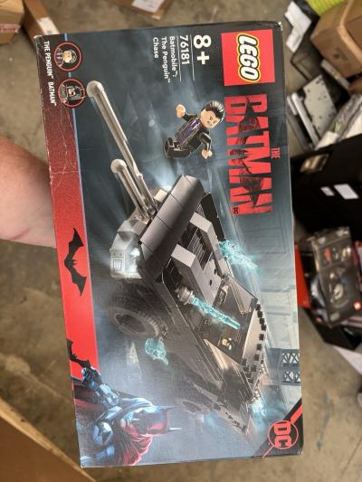 LEGO DC Batman Batmobile A La Poursuite du Pingouin 76181 Neuf  Penguin Chasse