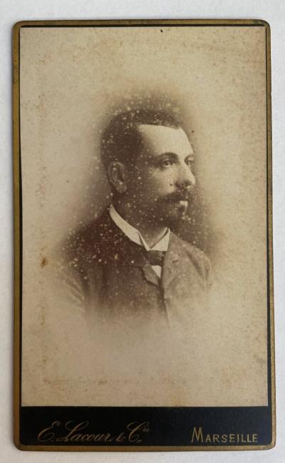 PHOTOGRAPHIE CDV CIRCA 1900 E.LACOUR MARSEILLE (13) PORTRAIT JEUNE HOMME