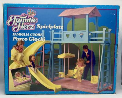 L'aire de jeux & balan�oire de la famille Doucoeur   Mattel 2789   1985   Neuf