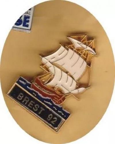 Pin's Bateau Voilier Brest 92 1992 Vieux Navire Martineau Saumur Zamac Ref 5301