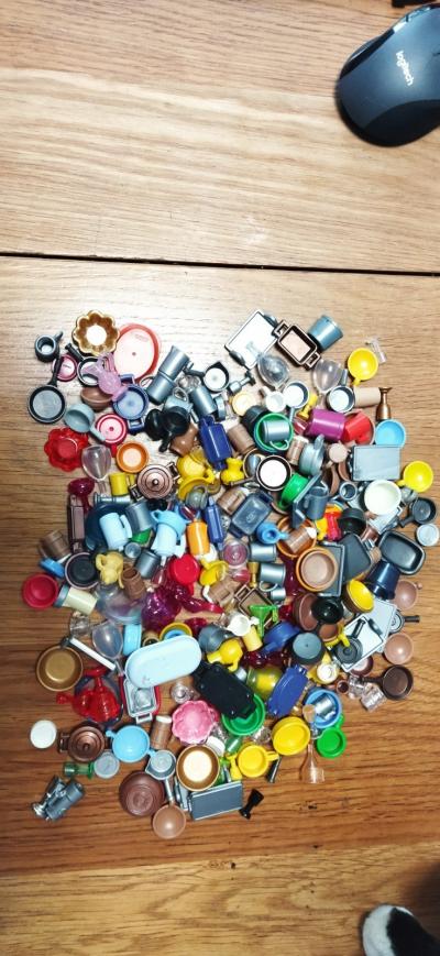 gros lot de vaisselles playmobil