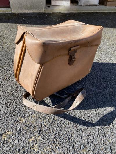 Ancienne paire sacoches mobylette moto v�lo solex vintage a restaurer skai