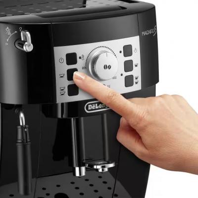 Machine � caf� (cafeti�re) Delonghi Magnifica S automatique avec broyeur � grain