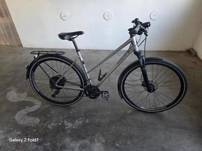 v�lo de ville Specialized cadre mixte, freinage et changement de vitesse Shimano